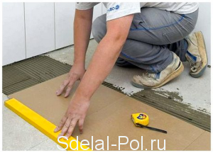 В процессе укладки нужно тщательно вымерять высоту поверхности строительным уровнем В процессе укладки нужно тщательно вымерять высоту поверхности строительным уровнем