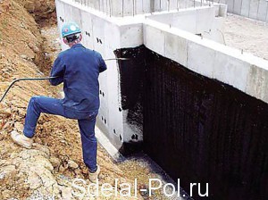 Обмазочная гидроизоляция горячим битумом Обмазочная гидроизоляция горячим битумом