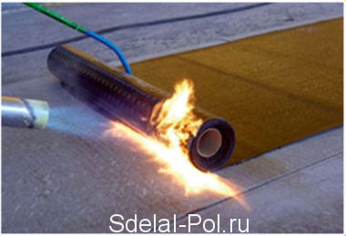 Укладка Акваизола при помощи газовой горелки Укладка Акваизола при помощи газовой горелки