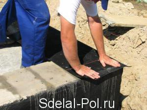 Горизонтальная гидроизоляция цокольного участка рубероидом Горизонтальная гидроизоляция цокольного участка рубероидом