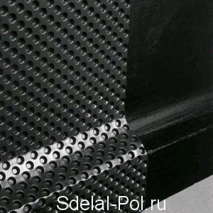 Лист, уложенный шипами к стене Лист, уложенный шипами к стене